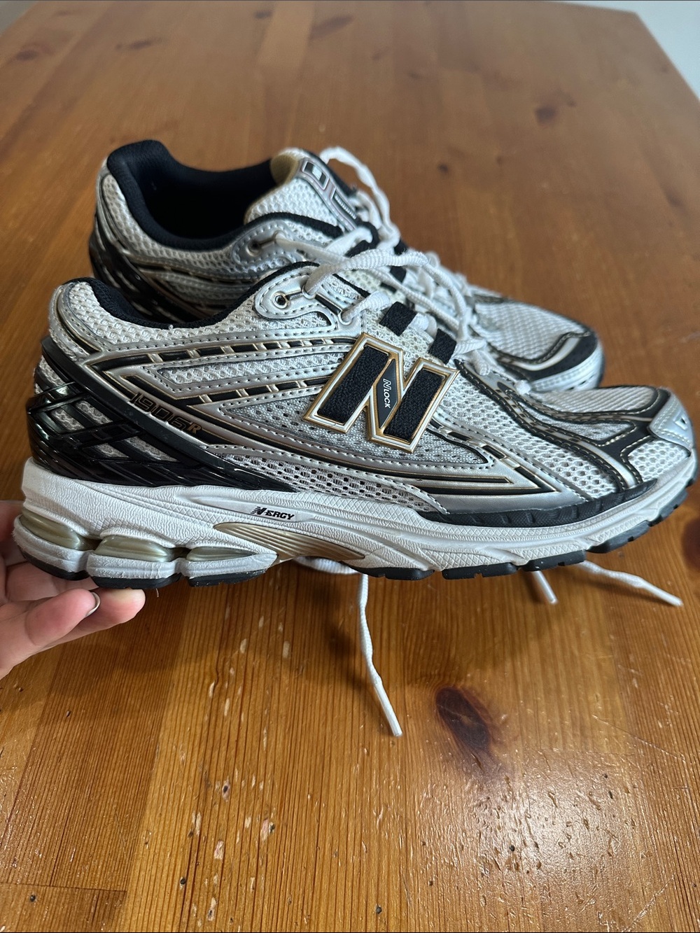 New Balance 1970R Men’s Size 7.5 Women’s 9 Silver and Black Running Sneakers